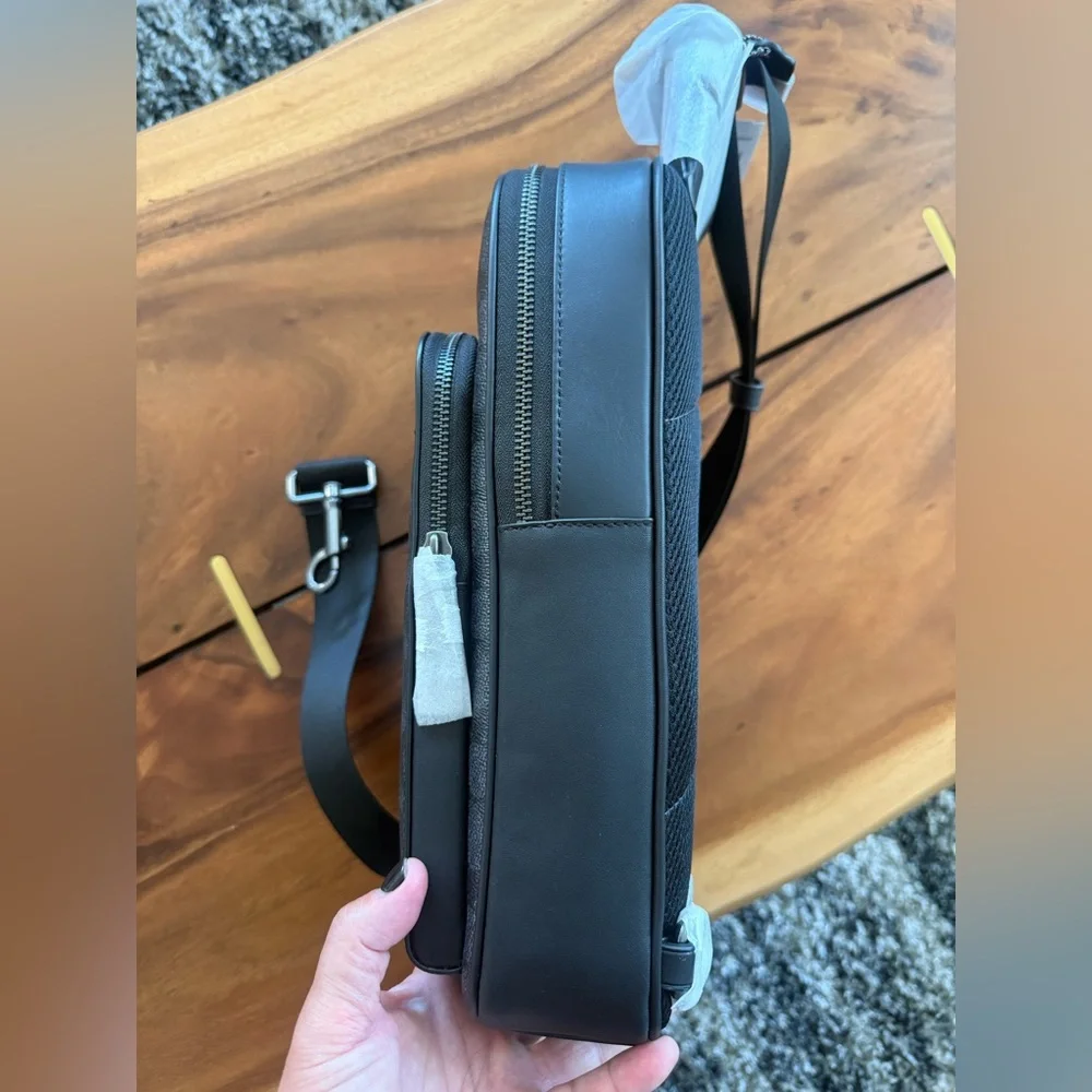 ❤️‍🔥NWT!! Coach Black and Gray “Ethan”Bag (12”x8”) Stylish, beautiful & timeless - Picture 4 of 6